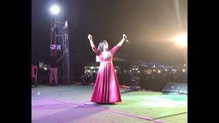 Mere Rashke Qamar  Live  Madhushree [upl. by Portland788]