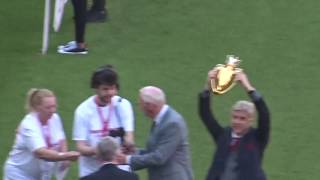 Arsene Wenger guard of honour amp golden trophy  Clock End [upl. by Niamjneb]