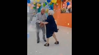 Celina y Filiberto es una pareja de abuelos cubanos que revolucionaron un asilo bailando bachata [upl. by Aivuy]