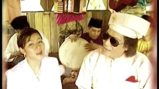 Syura amp Dato M Daud Kilau  Tenung  Tenung Renung  Renung Official Music Video [upl. by Nork]