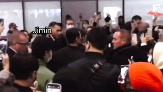 Omg jimin got stuck in the crowd bodyguards struggling so hard😱 [upl. by Diraf383]