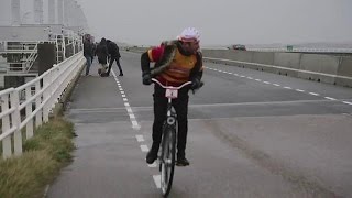 Wegwaaien bij NK Tegenwindfietsen [upl. by Moscow]