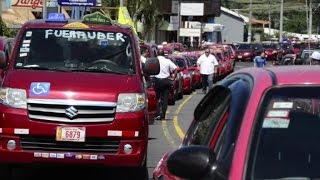 Taxistas protestan en Costa Rica contra Uber [upl. by Eirak760]