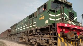 Marshaling Yard Pipri Special Coal trainPassing SanawanGeu 40 9022 LocomotivePakistan Railways [upl. by Erwin339]