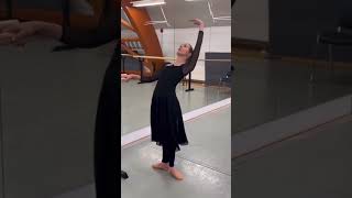 Do you do this when doing cambré back Take a look at this incredible tip by FaceTheBarre 😍✨ [upl. by Brigitta]