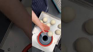 Cómo hacer buñuelos fácil y rápido Máquina para hacer buñuelos Inventos Geniales [upl. by Lorac666]