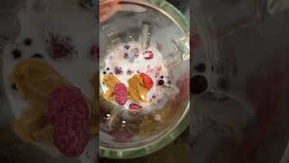 Making my fav banana amp berry smoothie for lunch 🍌🍓🫐 asmr ytshorts canada [upl. by Palocz294]