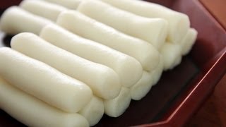 Garaeddeok long cylinder shaped rice cake 가래떡 [upl. by Oetomit]