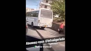 le bus double sur le trottoir fi djazair en algerie code de la route insolite du jamais vu amazing [upl. by Relyc]