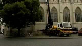 Uurwerk terug in toren Grote Kerk Breda [upl. by Kanor]