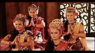 Malay Traditional Dance  Tarian Asyik Asyik Dance របាំម៉ាឡេ ระบำมลายู [upl. by Dorehs]