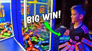 HUGE ARCADE GAME PRIZE HAUL PLAYING GIANT CRANE MACHINE AT DAVE amp BUSTERS [upl. by Akeyla]