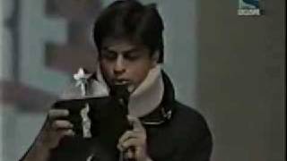 Filmfare Awards 200102 SRK Presents Critics Best Actress [upl. by Zurek144]