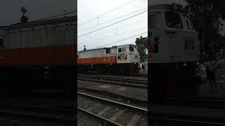 Lokomotif CC 206 13 63 lokomotif keretaapi stasiunkereta shorts [upl. by Hassin]