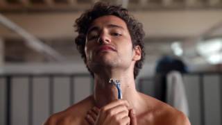 Gillette Blue 3 5 rasages même pour peau sensible [upl. by Ayhay]