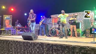 Bana Basi On Stage Leading Vocal 🔥🔥🎸🎸At Alick Macheso Check out This One [upl. by Joell]