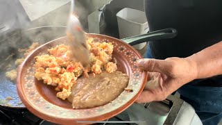 Me cocina unos huevos con verdura lo más sencillo es lo más bueno [upl. by Towill]