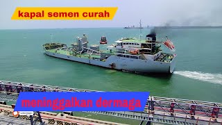 Kapal Semen Curah Meninggalkan Dermaga  Tongkang Batubara [upl. by Annehsat24]