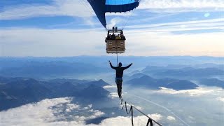 Slackliner balancieren in atemberaubendem Weltrekord zwischen Heißluftballons in 2500 Metern Höhe [upl. by Arramat905]