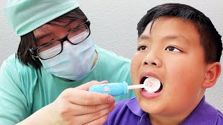 Ir Al Dentista Para Un Chequeo Dental De Alex  Niños Aprenden A Mantener Los Dientes Limpios [upl. by Schwinn]