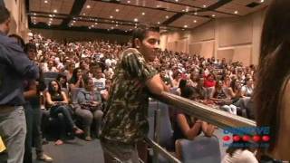 Tiago Leifert participa de palestra na Uninove [upl. by Borrell]