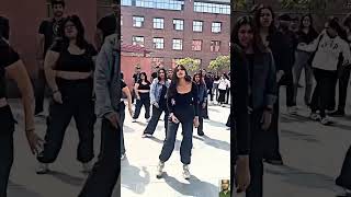 Ye bhi koi baat hai😯😱 shorts dance dancevideo song india foryou [upl. by Schenck44]