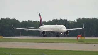 Delta Air Lines Boeing 757232WL Takeoff 17 N667DN Minneapolis International [upl. by Gnirps]