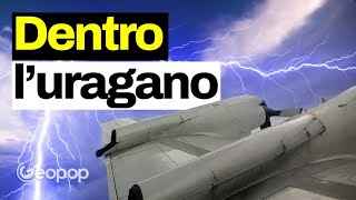 Aerei NOAA volano dentro luragano Milton per raccogliere dati chi sono i cacciatori di uragani [upl. by Alolomo]