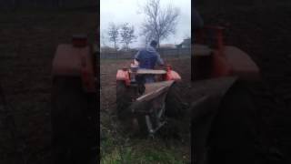 Tractor same puledro la arat [upl. by Rillings]