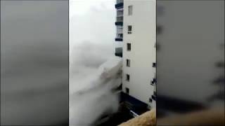 Una ola gigante arrasa un balcón de un edificio en Tacoronte Tenerife [upl. by Rebmat980]