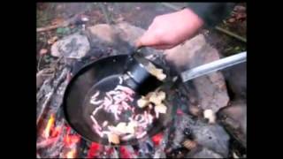 Recette de salade Vosgienne Bushcraft par Clément [upl. by Suiradal]