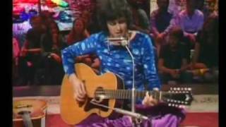 Donovan in Concert  Cosmic Wheels  Maria Magenta [upl. by Ransell21]