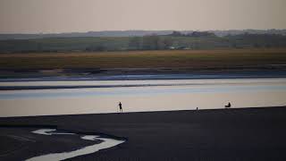 Deux pêcheurs franciliens surpris par le mascaret dans la baie du Mont SaintMichel [upl. by Leyla546]