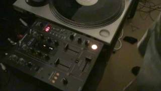 DJ Tutorial InLoop Sampler Demonstration on DJM400 [upl. by Gernhard]