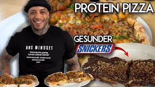 PROTEIN PIZZA MIT DIP UND GESUNDER SNICKERS  CHEF AARON [upl. by Wallache]