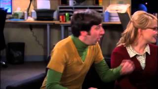 The Big Bang Theory Español  ¡Howard y Raj se besan [upl. by Derian]