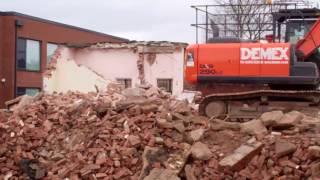 CASTLEFORD REDHILL JUNIOR SCHOOL DEMOLITION 1622017 [upl. by Rycca]