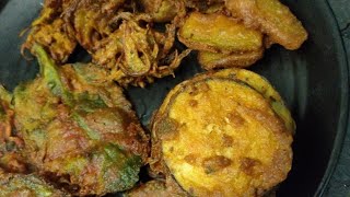 Bhajiya recipe in hindialoo pakora recipeamazing street foodbest street foodSeemaKitchen688 [upl. by Vania]