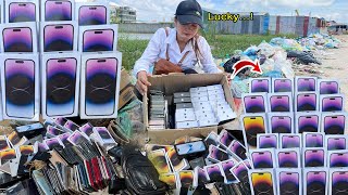 LuckyI Found a lot of iphone 14 pro max at the dump But it is😟😟 [upl. by Jessa]