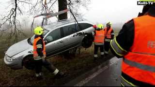 06012014 Autobergung aus Weidinger Bach neben B 129 [upl. by Wadlinger]