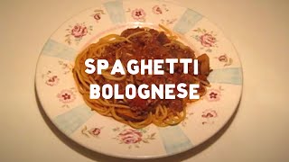 How To Make An Authentic Italian Spaghetti Bolognese [upl. by Klos227]