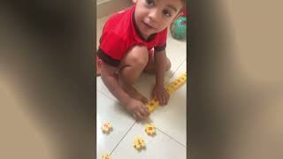 VALENTIM BRINCANDO com PEÇAS de MONTAR O ALFABETO de A até Z com a mamãe [upl. by Frick]