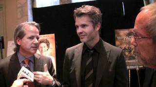 Graham Yost Timothy Olyphant amp Elmore Leonard of Justified at 2011 Peabody Awards [upl. by Uticas677]