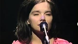 BJORK  VIOLENTLY HAPPY LIVE TV PERFORMANCE [upl. by Terrel]