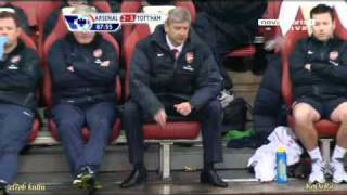 Arsène Wenger Throws a Bottle of Water  So Angry  FUNNY [upl. by Altaf126]