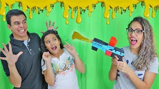 DESAFIO DA ARMA DE SLIME  QUEM PERDER TOMA SLIME  ft Juliana Baltar [upl. by Ellerad260]