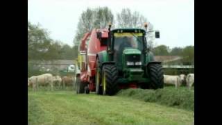 ENRUBANNEUSE G5040 avec PRESSE LELY WELGER [upl. by Alleunamme]