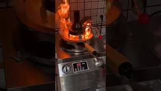 The wok is full of gas and easy to cook Open flame cooking machine fierce fire cooking machine [upl. by Byrle90]