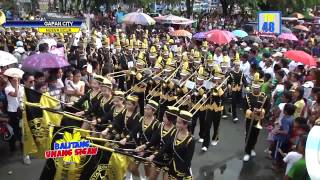 Iba’t ibang disenyo ng mga higanteng tsinelas ibinida sa Gapan City [upl. by Enaujed]