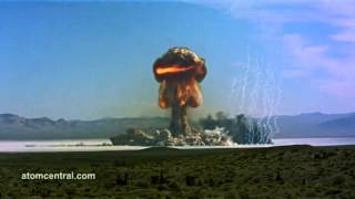 Ansicht einer Atombombe Explosion [upl. by Nrojb]